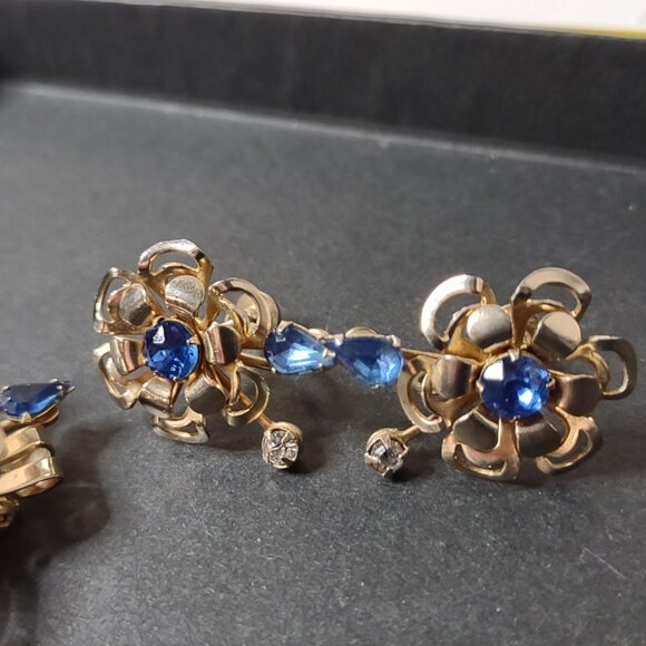 Vintage Blue Rhinestone Flower Brooch And Screw Back Earring Set - Picture 13 of 15